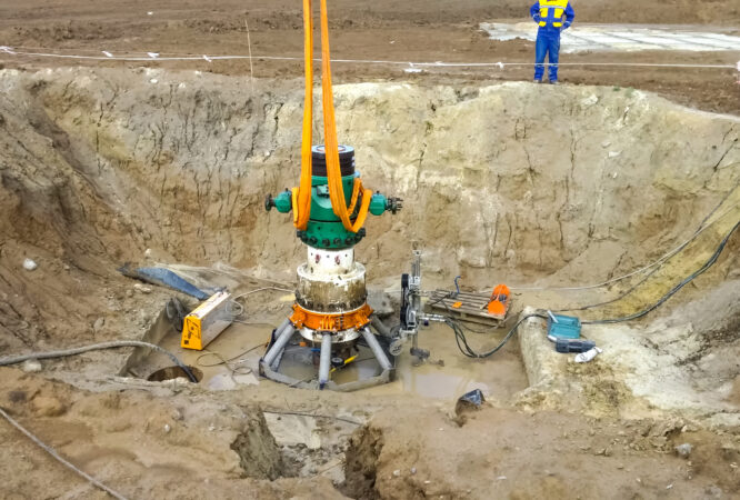 Demolition,Of,Oil,Well,Equipment.,The,Old,Liquidated,Well.